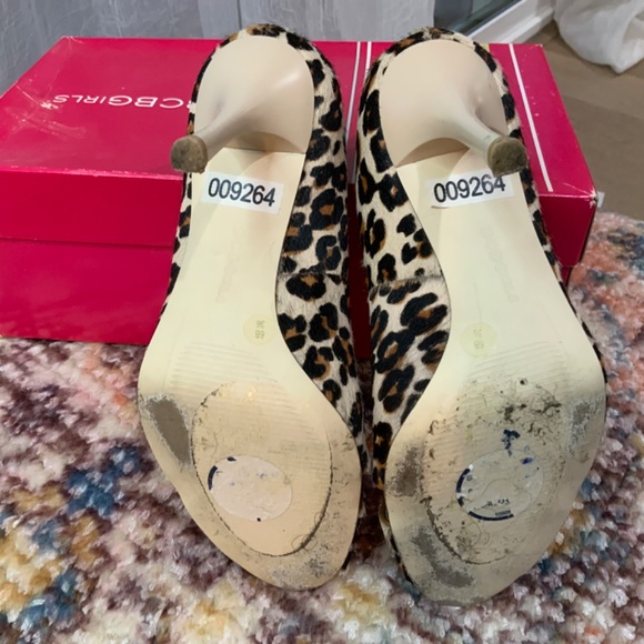 BCBG leopard heels SZ 6 - Picture 5 of 5